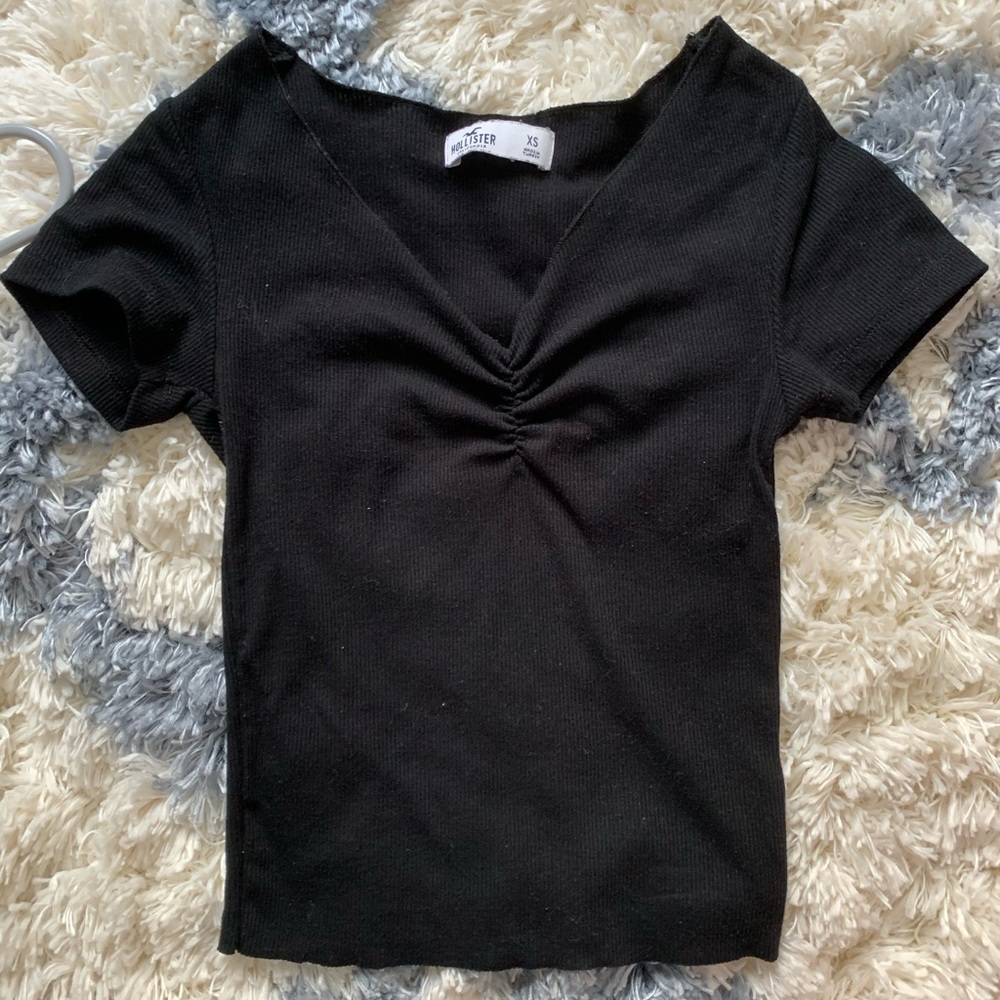 black scrunch top